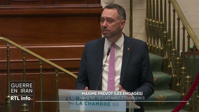 La commission des Relations extérieures de la Chambre a organisé un débat d'actualité cet après-midi avec le ministre des Affaires étrangères Maxime Prévot. L'opposition critique et regrette le non-respect du droit international. Compte-rendu avec Loïc Parmentier.