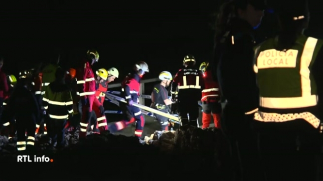 5 personnes sont mortes après l'effondrement d'une passerelle en bois qui reliait deux falaises au-dessus de l'eau, à Santander. Une 6e personne est hospitalisée et une 7e portée disparue.