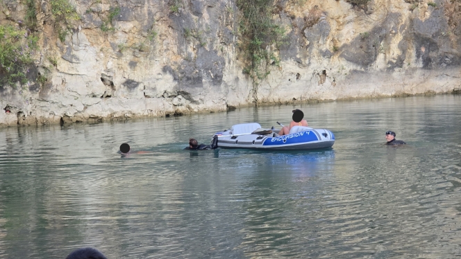 canoe.jfif