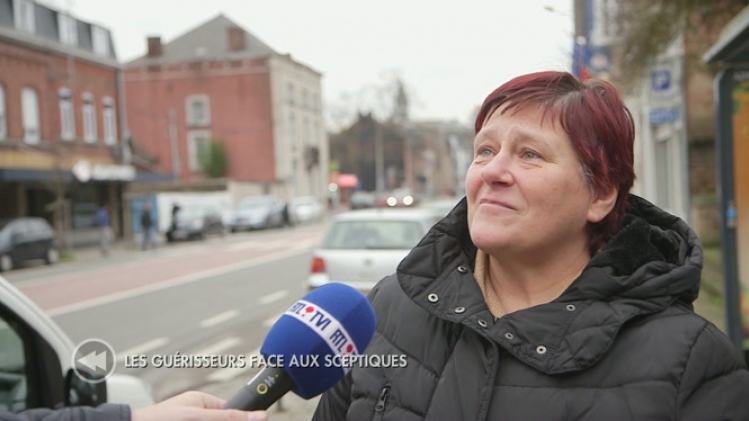 Le Belge adepte des guérisseurs? Il a fait des prières, il a touché mes mains et c’était fini