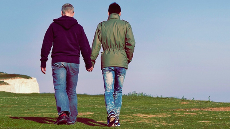 homosexuels-hommes-mains-pixabay