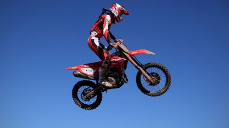 Le Slovène Gajser domine la première manche du GP de Suisse en MXGP