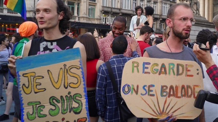 0agression-homophobe-bruxelles-kiss-in-2