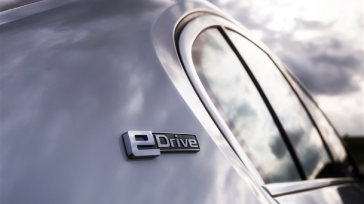 bmw-530e-logo-edrive