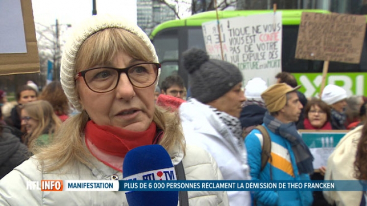 Je suis écœurée: plus de 6.500 personnes manifestent à Bruxelles pour la démission de Theo Francken