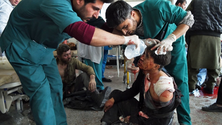 0kaboul-afghanistan-attentat-ambulance-hopital2