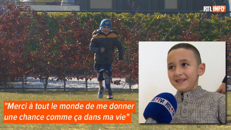 Mohamed, 6 ans, peut désormais courir comme ses camarades grâce à une prothèse fournie par une association