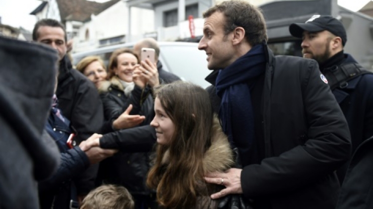 Petit bain de foule au Touquet pour Emmanuel Macron