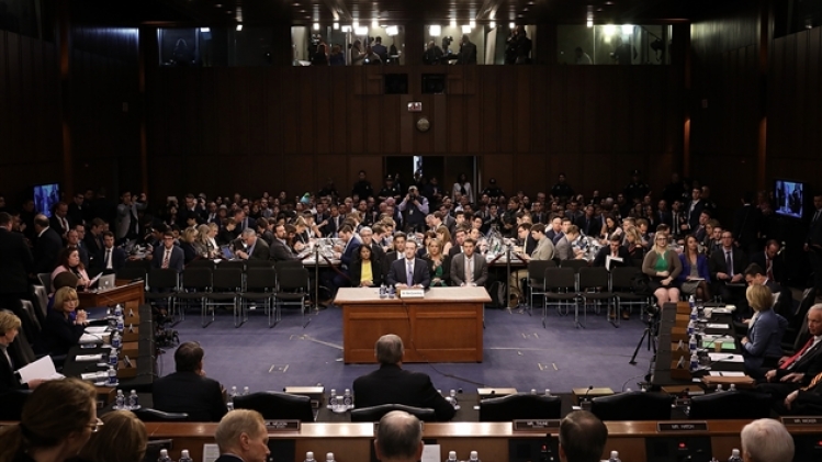 0zuckerberg-senat-facebook3