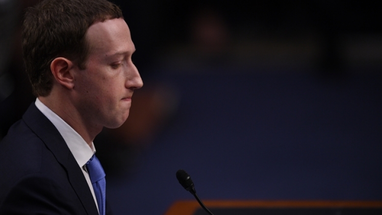 0zuckerberg-senat-facebook4
