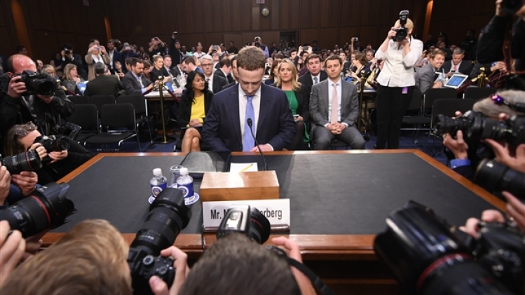 0zuckerberg-senat-facebook2