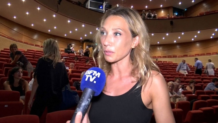 Laura Smet présente son premier film en tant que réalisatrice et parle de sa passion: Ca m'apporte énormément d'émotions