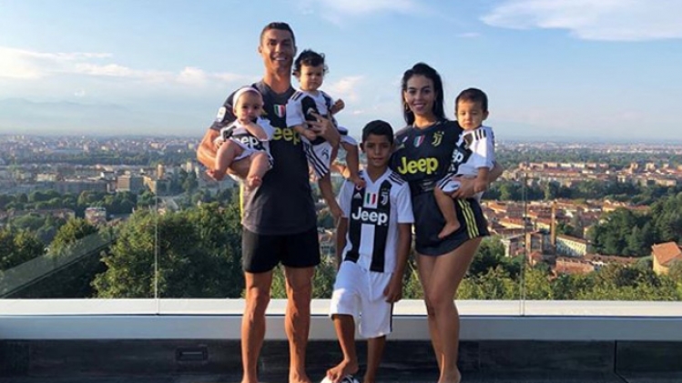 Le fils de Cristiano Ronaldo s'est inscrit chez les jeunes de la Juventus Turin (photos)