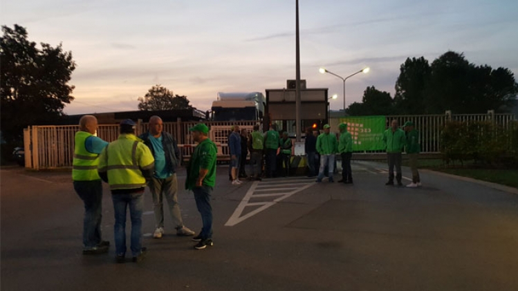 La plupart des magasins Carrefour Mestdagh fermés: des gérants rejoignent le mouvement  malgré des menaces