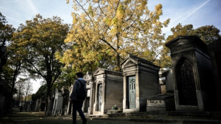Toussaint: manque de place et prix exorbitants, les Parisiens inhumés ailleurs