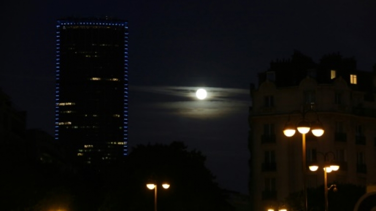 Pollution lumineuse: des commerces et bâtiments priés d'éteindre la lumière