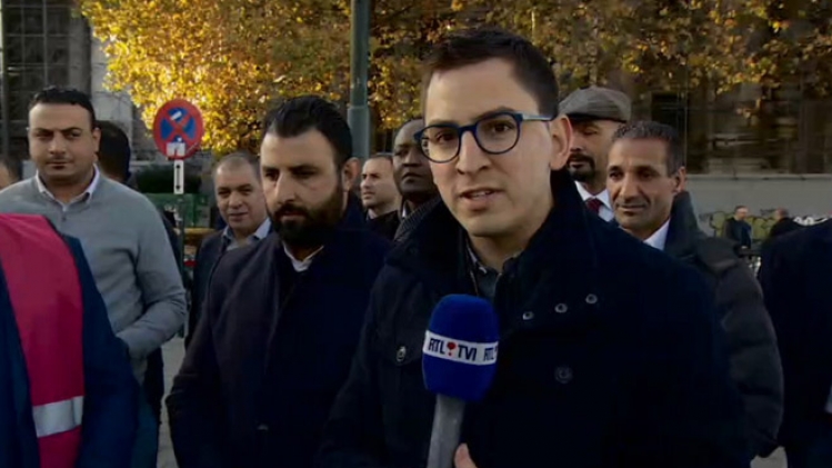 Les chauffeurs de limousine, parfois critiqués par les taxis, manifestent à Bruxelles: On fait deux métiers complètement différents