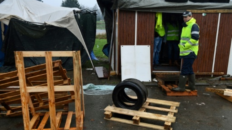 Gilets jaunes: des ronds-points évacués dans plusieurs régions