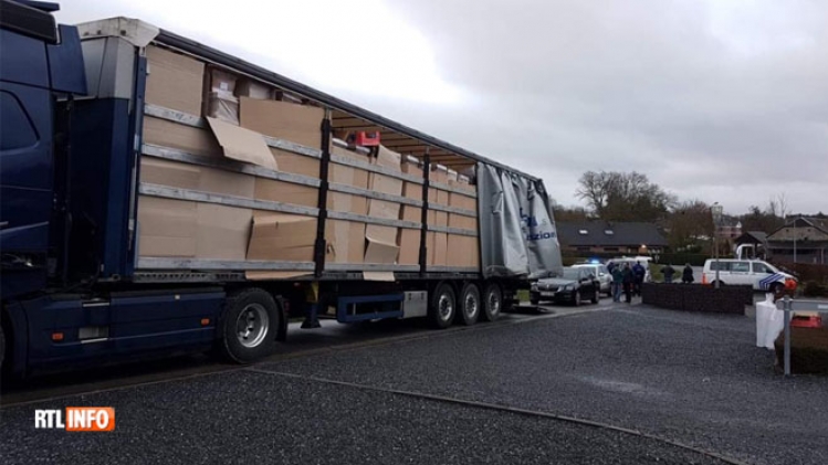 Un funérarium de Dinant découvre que 6 migrants se cachaient dans le camion venu livrer les cercueils