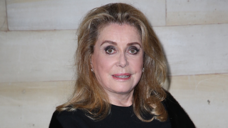Vente vetements outlet catherine deneuve