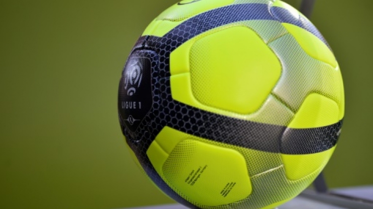 Soupçons sur un match de foot algérien: deux mises en examen en France