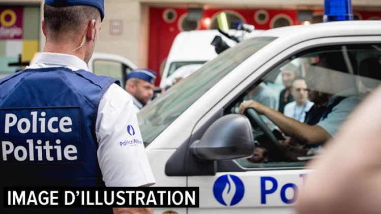 police-dos-combi-illu2