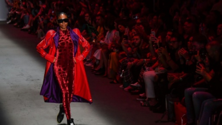 Un mannequin brésilien meurt subitement lors d'un défilé