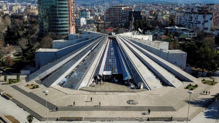 L'iconique pyramide de Tirana ressuscitée par le numérique