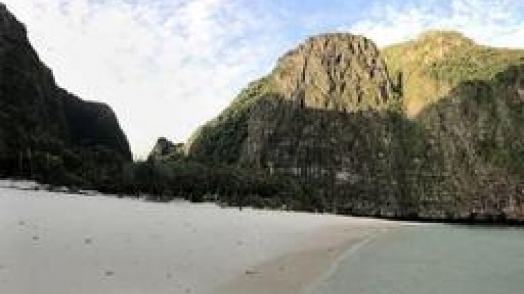Thaïlande: la baie rendue célèbre par le film La plage reste fermée jusqu'en 2021