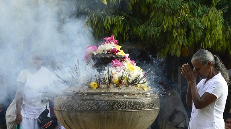web-prière-temple-kelanlya-sri-lanka