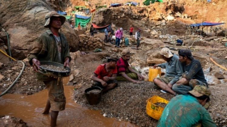 En Birmanie, les travailleurs indépendants de retour dans les mines de rubis