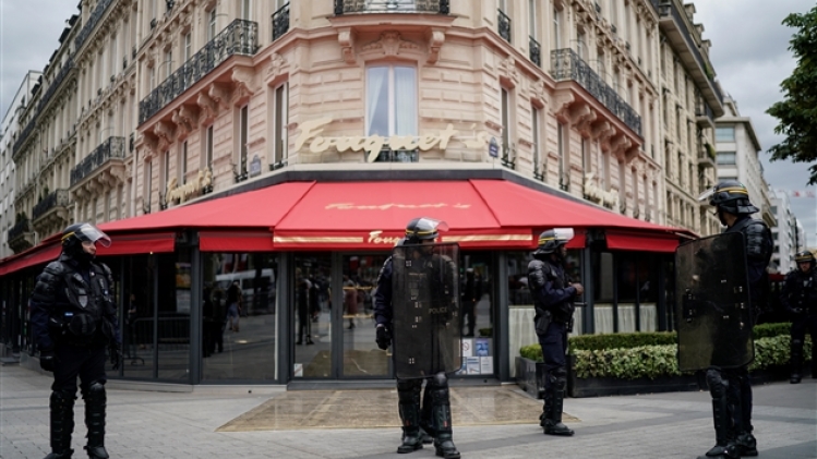 0paris-fouquets-gilets-jaunes