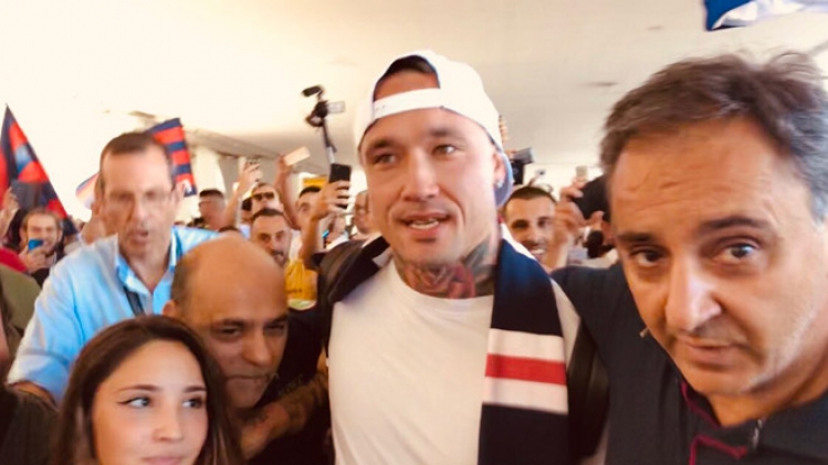 La FOLIE à l'aéroport de Cagliari pour le retour de Radja Nainggolan