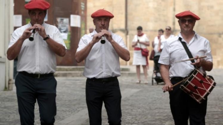 Les gaiteros réveillent les fêtes de Bayonne et Pampelune