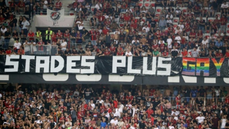 Ligue 1: les chants homophobes perturbent Nice-Marseille