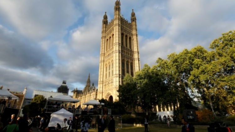 GB: le Parlement suspendu dès la fin des débats lundi soir