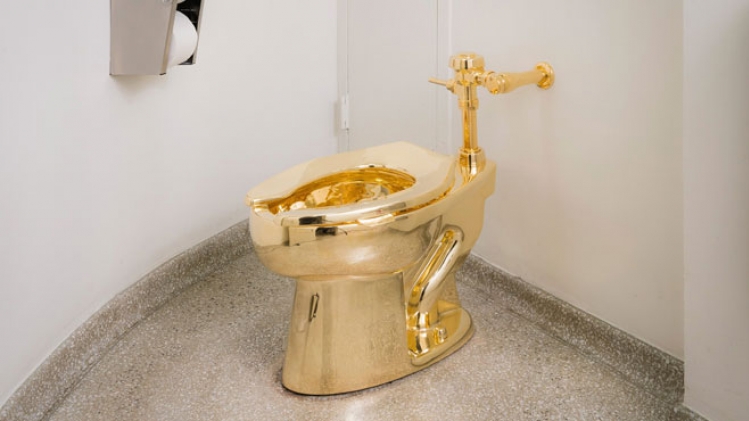 web gold-toilet