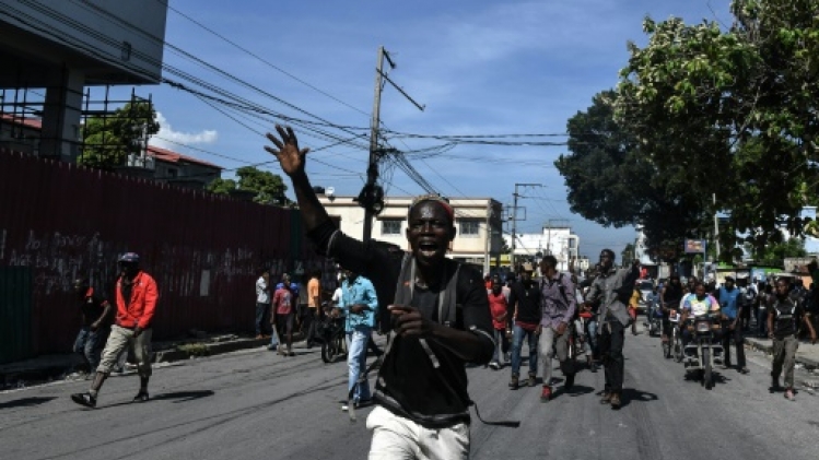 Tirs d'un sénateur devant le parlement d'Haïti, un photographe blessé