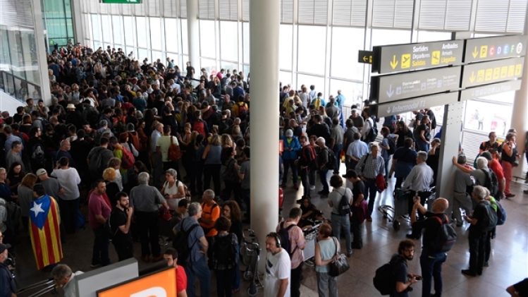 0catalogne-aeroport-paralyse