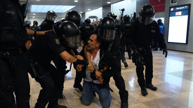 0barcelone-aeroport-catalogne-arrestation