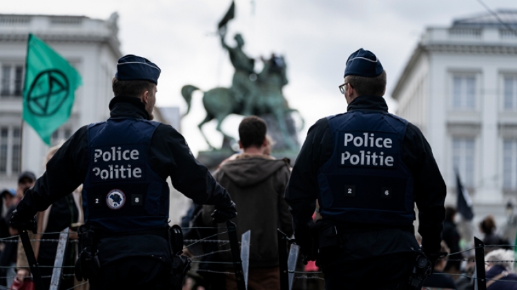 0extinction-rebellion-bruxelles-police