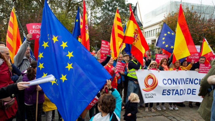 0catalogne-bruxelles-manifestation-contre-independance