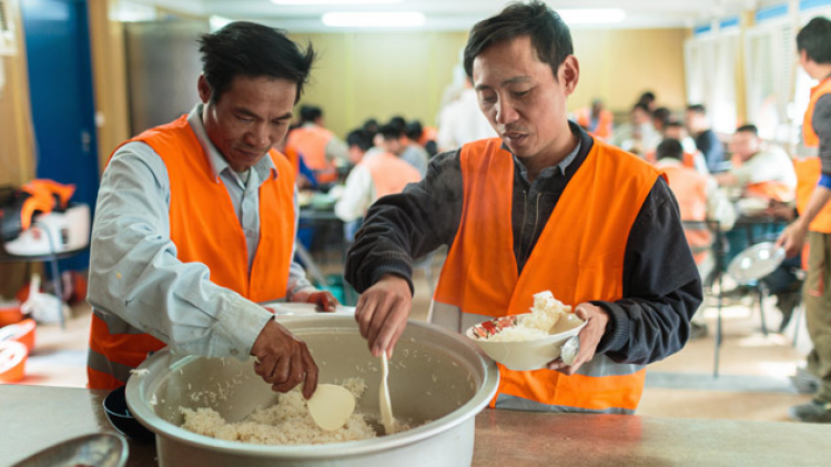 travailleurs-asiatiques-roumanie-3