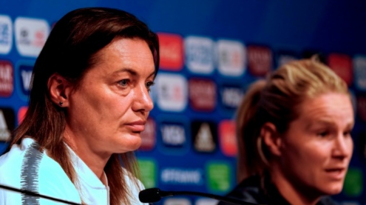 Bleues: Diacre rappelle Henry et veut discuter les yeux dans les yeux