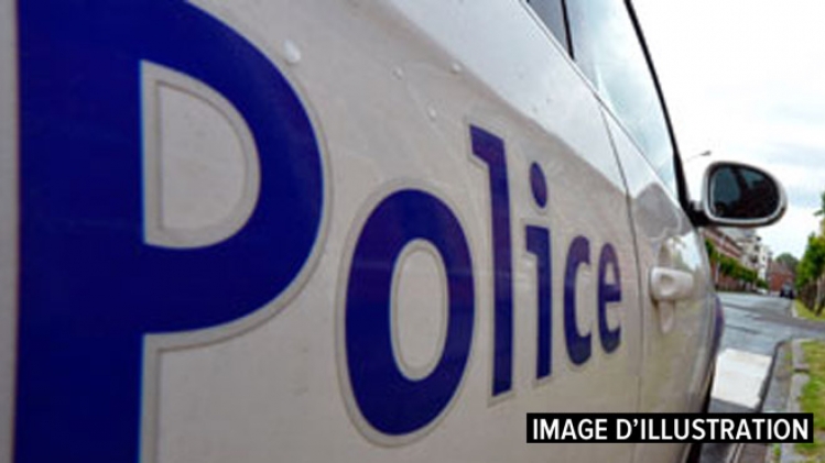 police2_inscriptionvoiturepolice