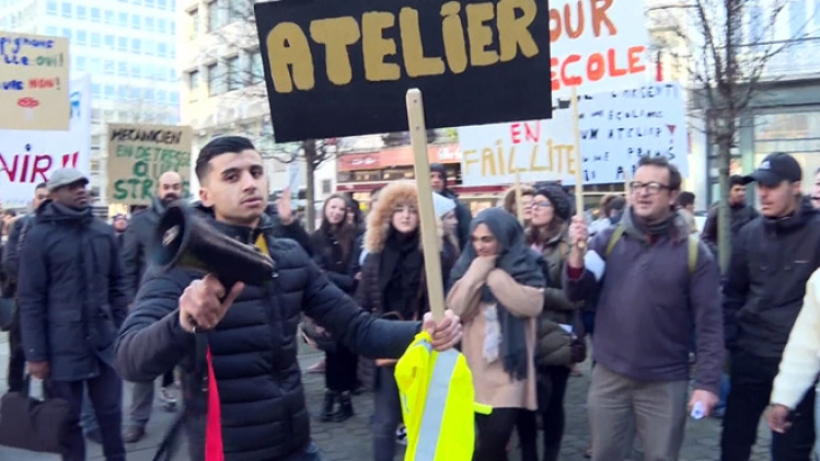 Plus d'atelier mécanique depuis la rentrée, bâtiments abîmés: des profs et des élèves de l'Athénée Toots Thielemans à Molenbeek manifestent ce matin