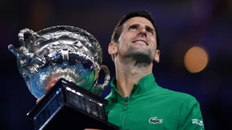 Open d'Australie: Djokovic remporte son 17e titre du Grand Chelem, et redevient N.1 mondial