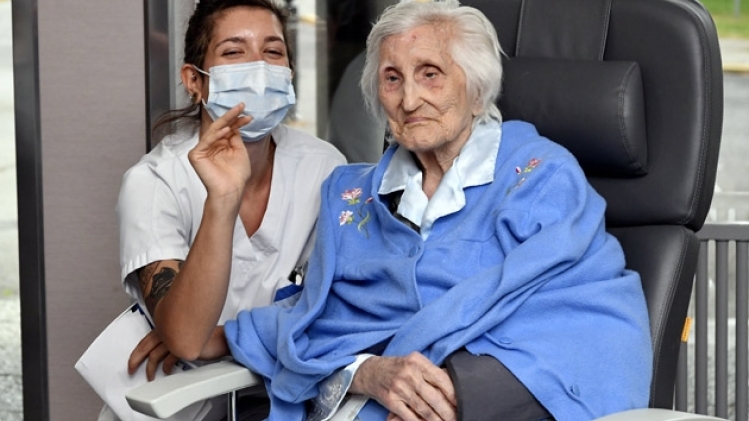 coronavirus-julia-100-ans