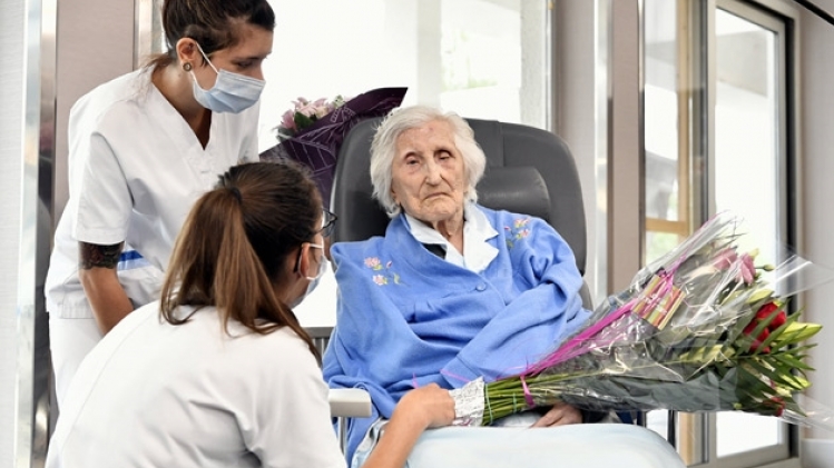 coronavirus-julia-100-ans-3