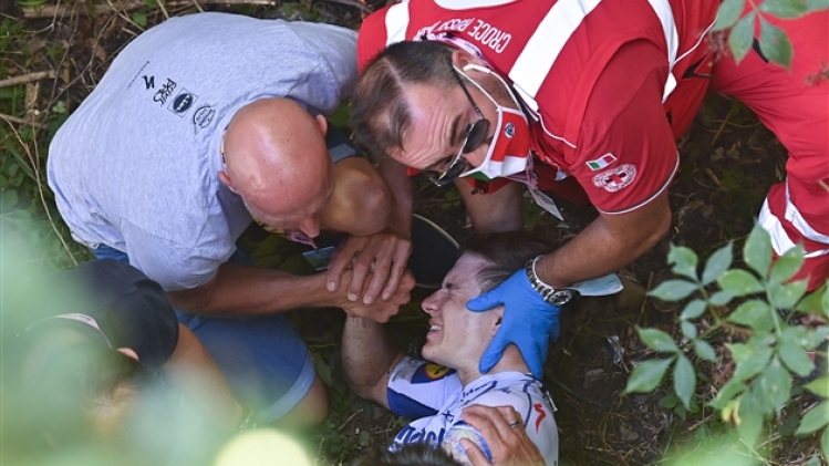 0evenepoel-chute-lombardie-rtlinfo-5